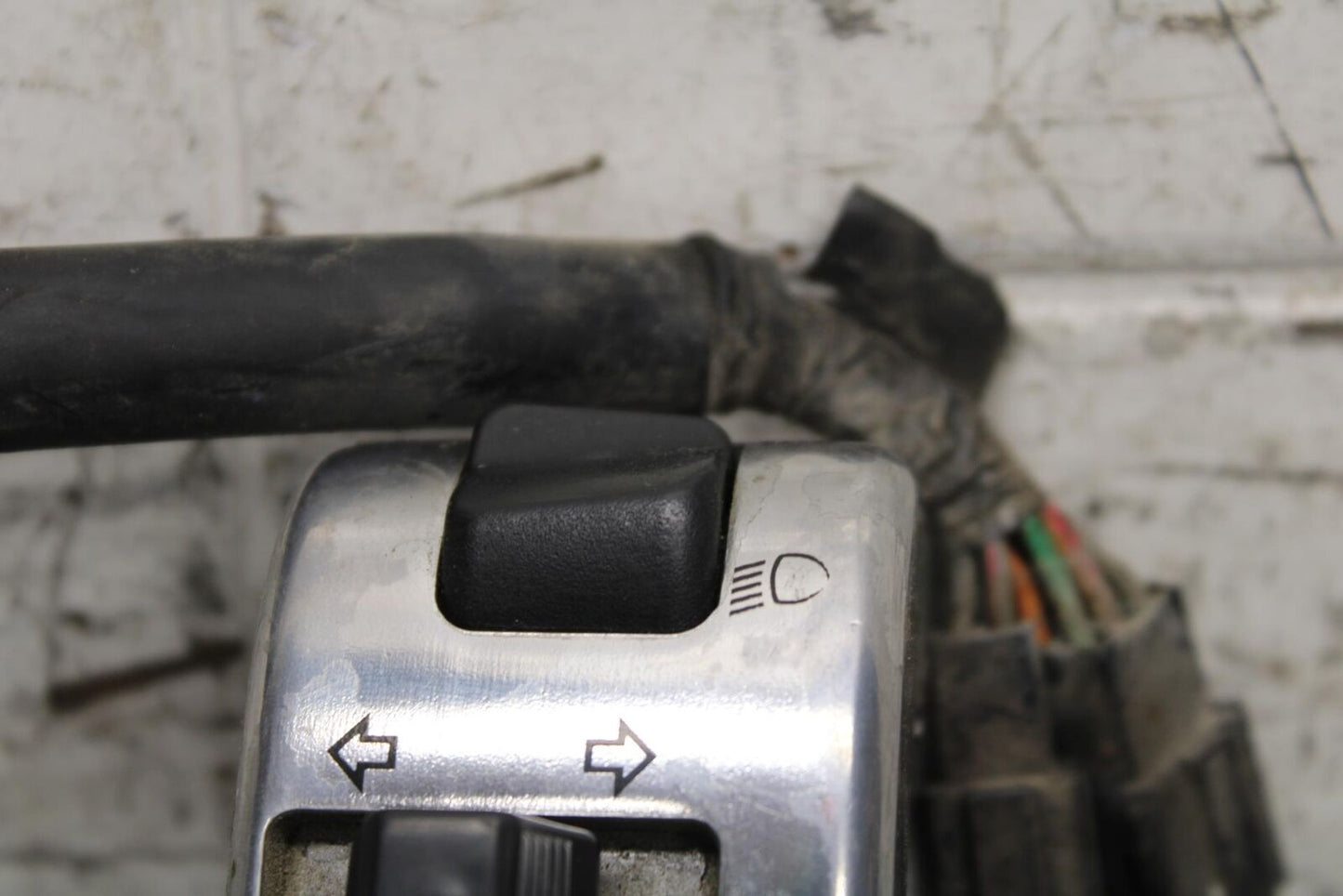 2005 Kawasaki Vulcan 1500 VN1500N Classic LEFT CLIP ON HANDLE HORN SIGNALS BB576