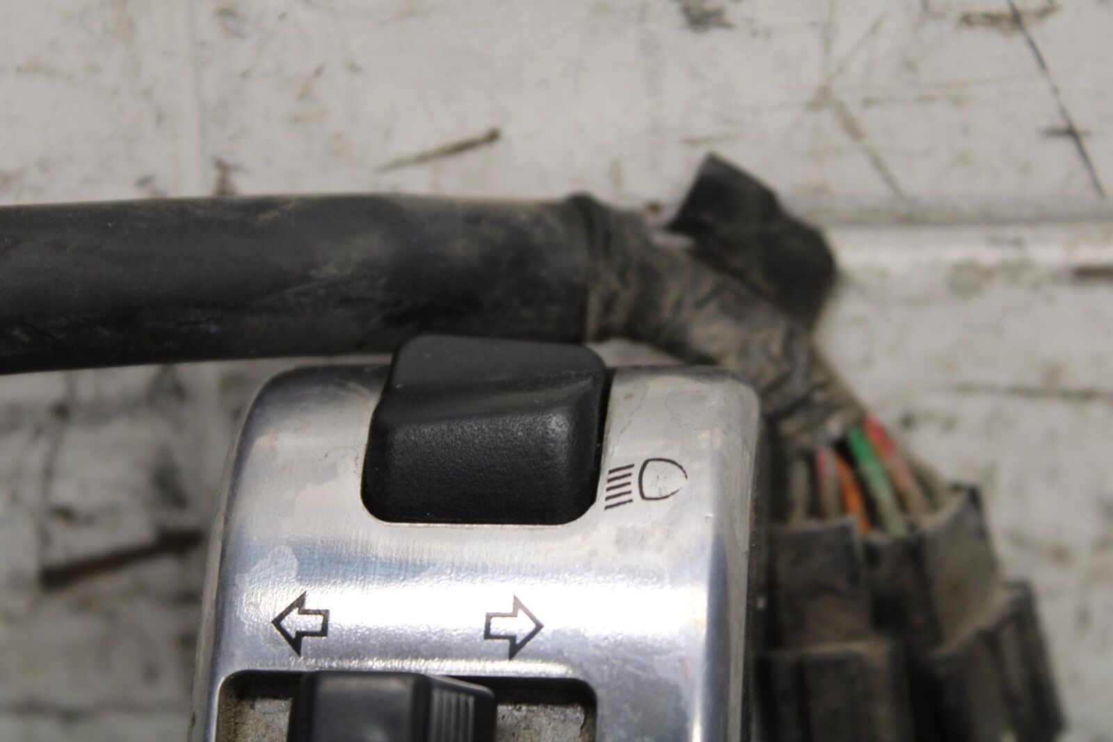 2005 Kawasaki Vulcan 1500 VN1500N Classic LEFT CLIP ON HANDLE HORN SIGNALS BB576