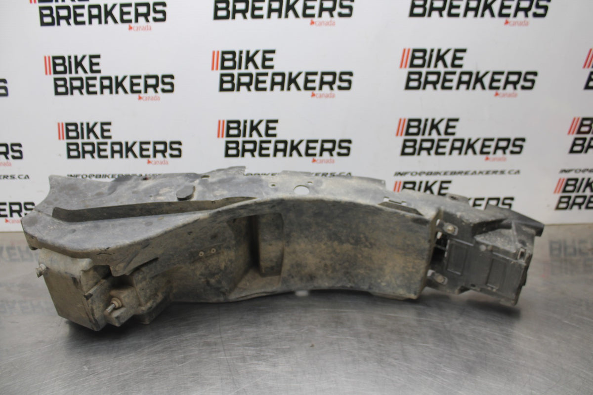 15 TRIUMPH TIGER 800 REAR BACK TAIL UNDERTAIL BATTERY TRAY PLASTIC BB873
