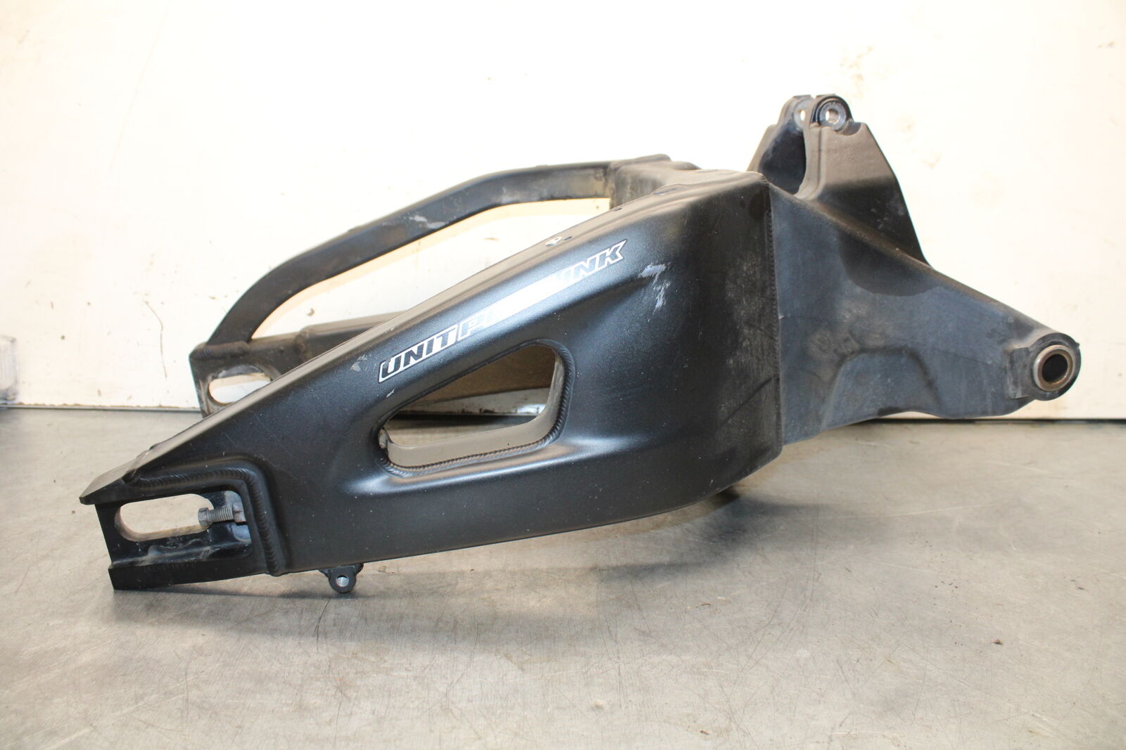 07-12 HONDA CBR600RR REAR SWINGARM BACK SUSPENSION SWING ARM 52200-MFJ-D00 BB672
