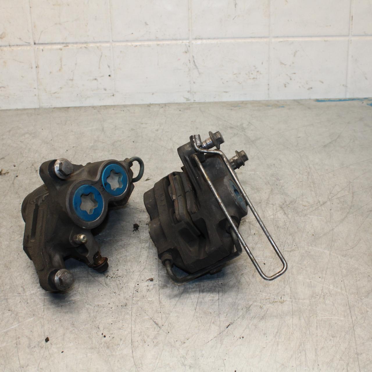 96-07 YAMAHA YZF600R RIGHTLEFT FRONT BRAKE CALIPER SET CALIPERS THUNDERCAT BB427