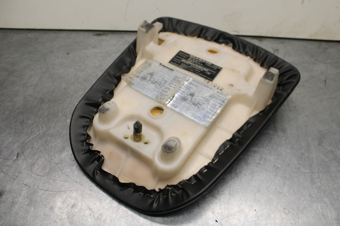 00-02 KAWASAKI NINJA ZX6R REAR BACK PASSENGER TANDEM SEAT SADDLE PILLION  BB750