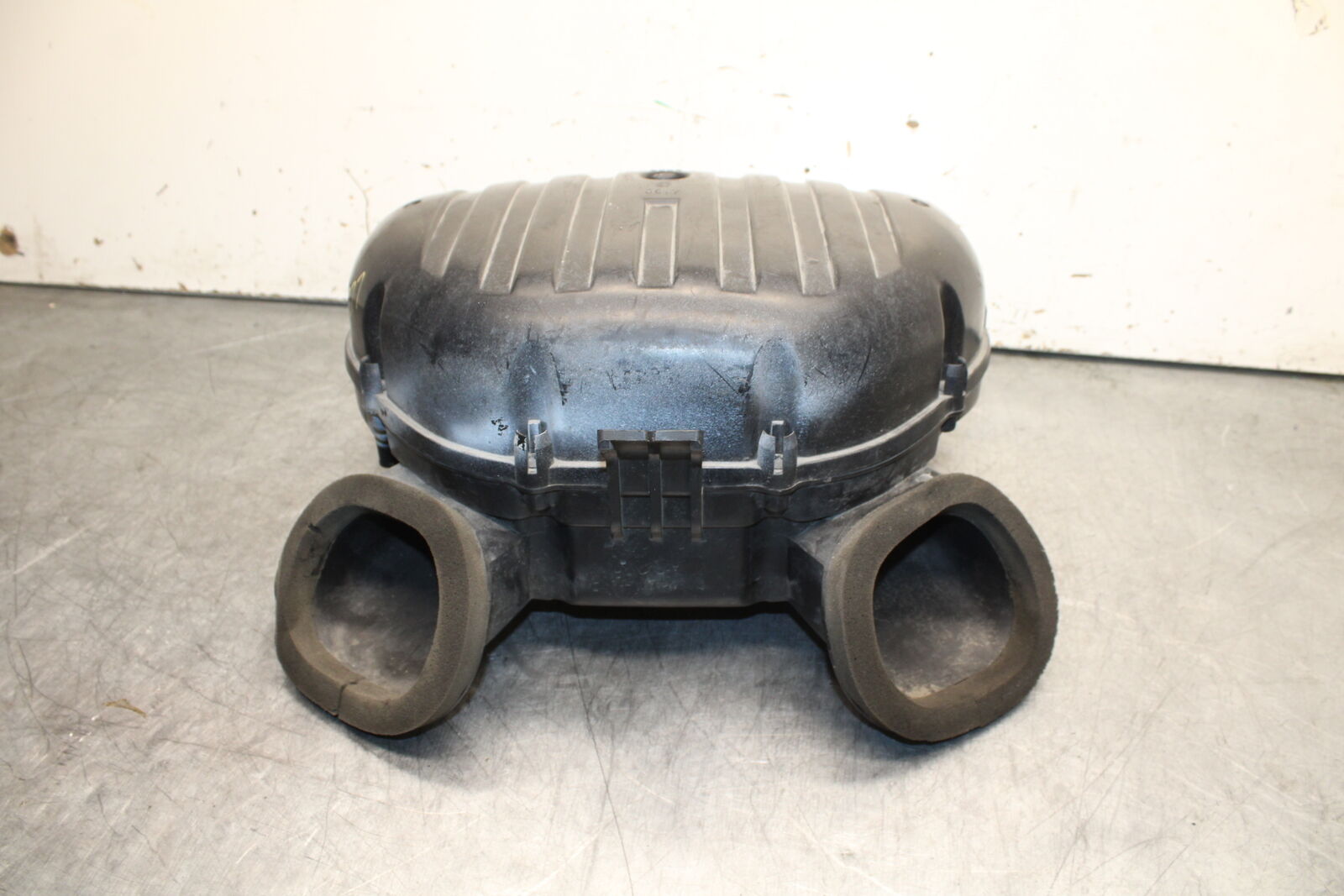 05-06 SUZUKI GSXR1000 AIRBOX AIR INTAKE FILTER BOX 13700-41G00 BB677