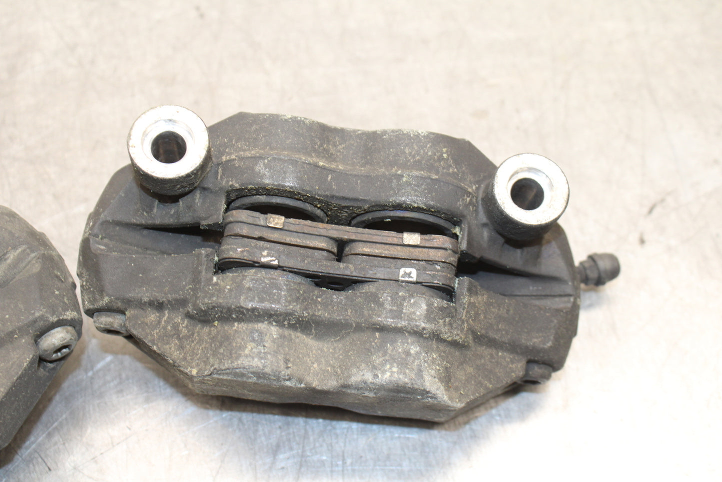 06-07 SUZUKI GSXR 600 RIGHT LEFT FRONT BRAKE CALIPER SET PAIR CALIPERS BB737