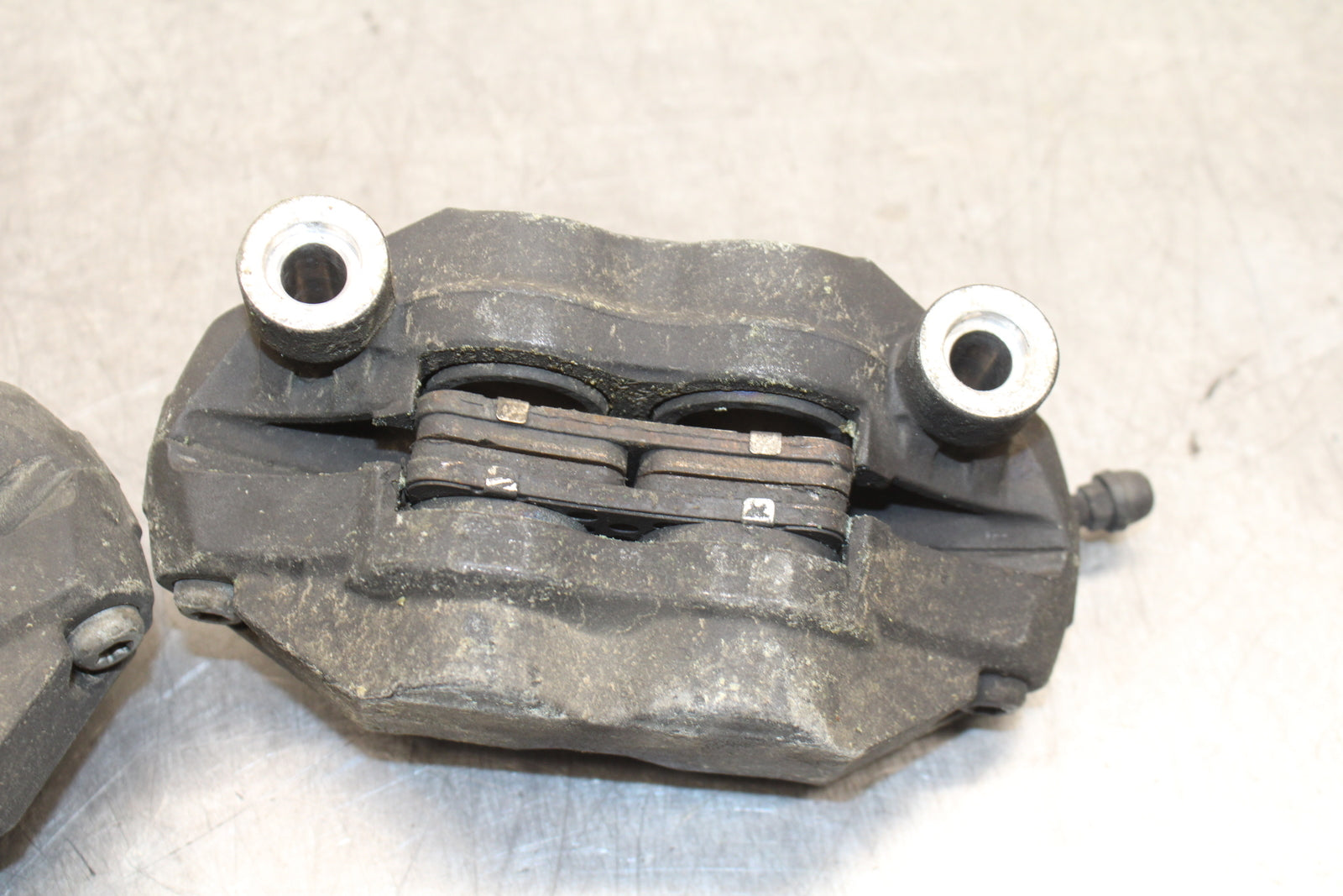 06-07 SUZUKI GSXR 600 RIGHT LEFT FRONT BRAKE CALIPER SET PAIR CALIPERS BB737