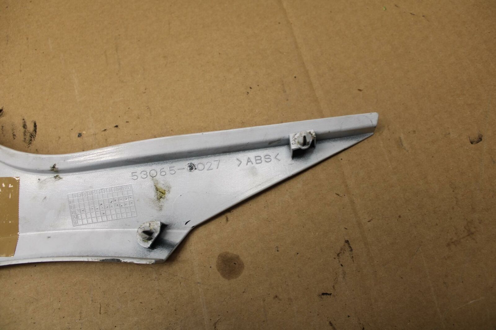 15 KAWASAKI NINJA 300 EX300  RIGHT FRONT SIDE SEAT SADDLE PANEL TRIM COWL BB395