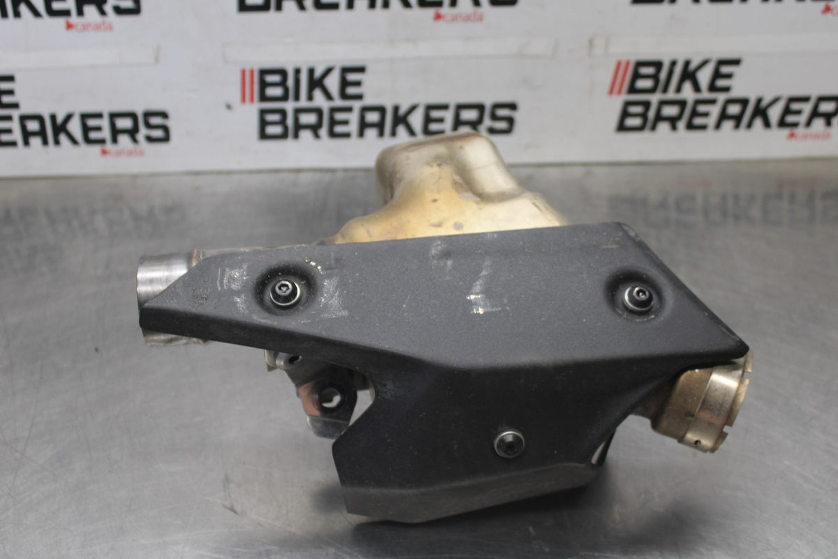 24-25 KAWASAKI NINJA ZX6R EXHAUST MIDPIPE MID CAT MIDDLE PIPE BB939