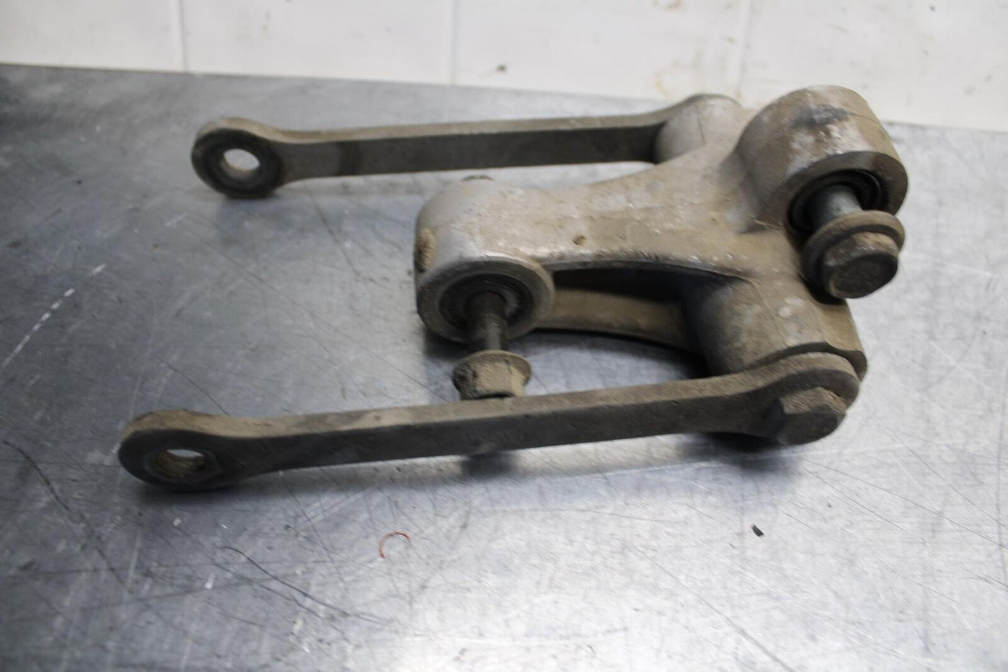 89-90 YAMAHA FZR600 REAR DOGBONE SHOCK LINKAGE LINK BB76