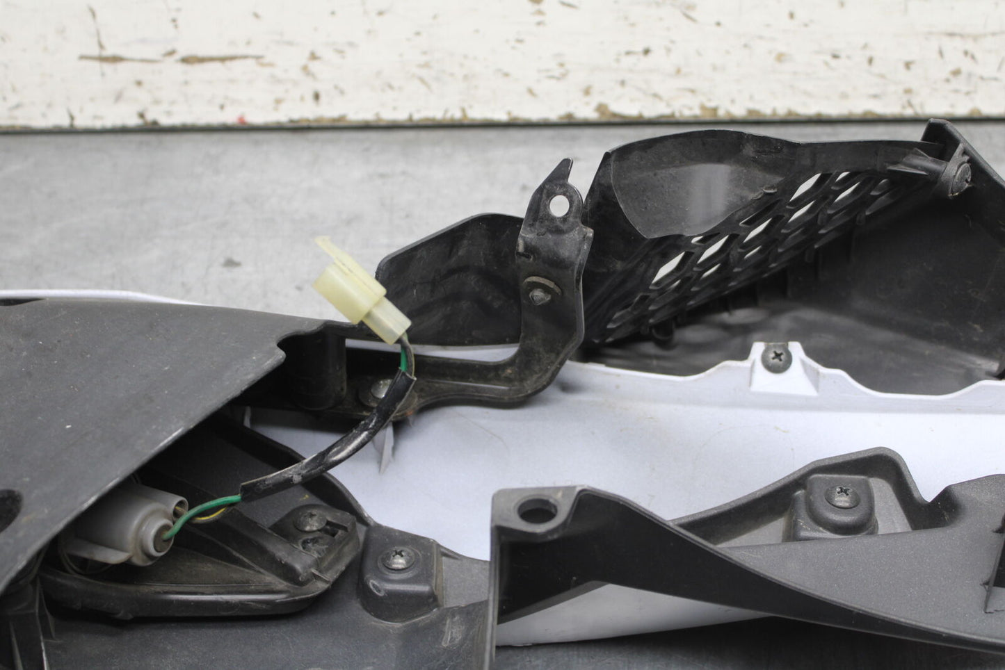 12-13 KAWASAKI Z1000 RIGHT FRONT UPPER MID SIDE FAIRING COWL PLASTIC BB743