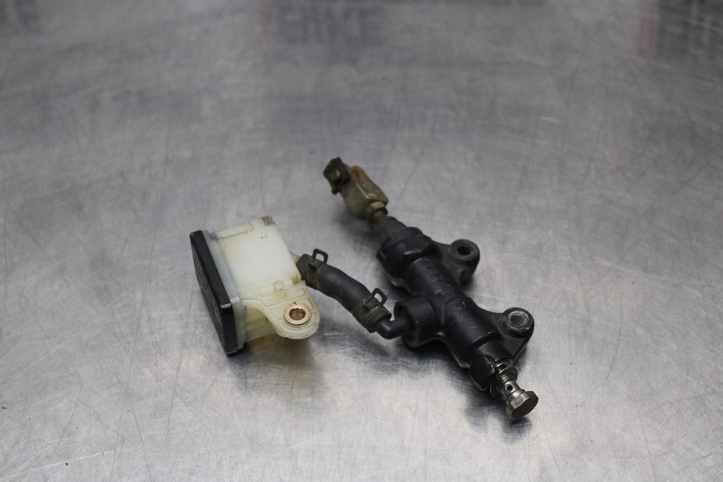 05 TRIUMPH ROCKET III REAR BACK BRAKE MASTER CYLINDER W RESERVOIR BB186