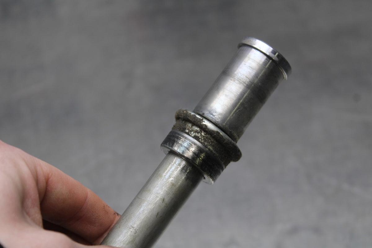 99 KAWASAKI NINJA ZX9R FRONT WHEEL RIM AXLE PIVOT BOLT BB05