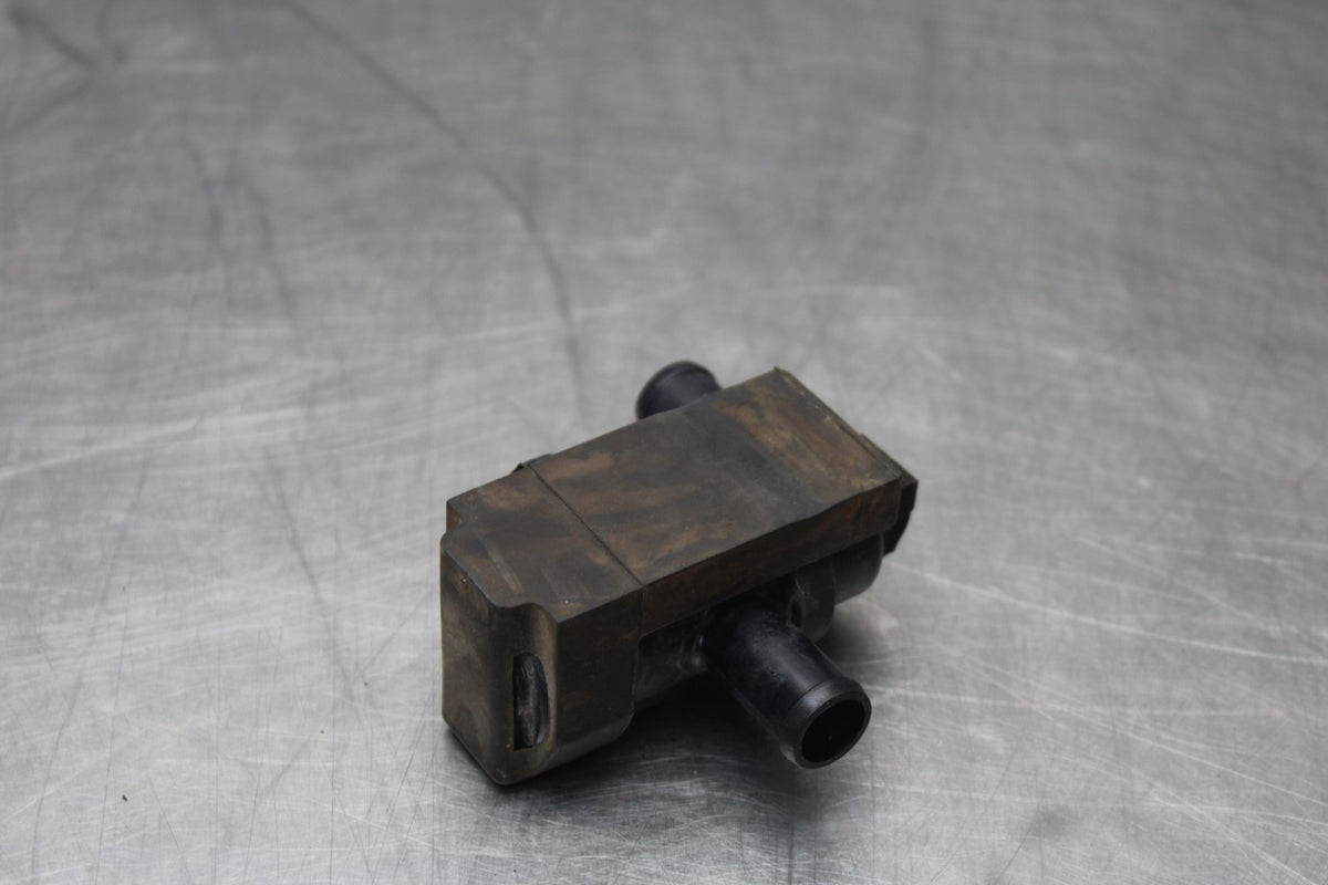 12-16 KAWASAKI NINJA 650 EX650F ABS AIR VALVE SOLENOID TOP ENGINE SENSOR BB860