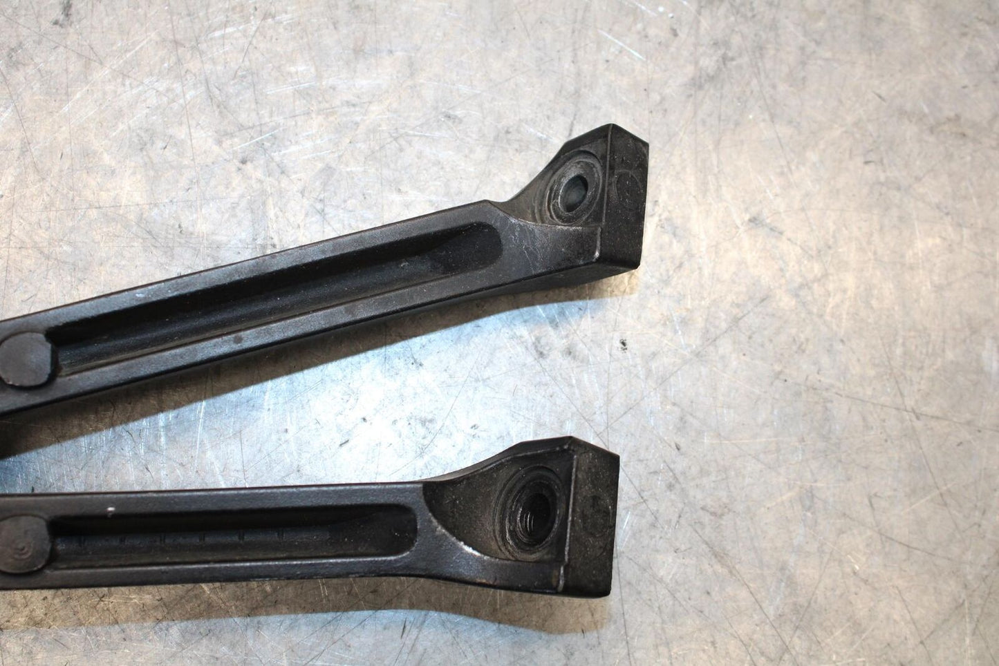 11-23 SUZUKI GSXR 750 REAR BACK PASSENGER PEG SET PAIR BB54