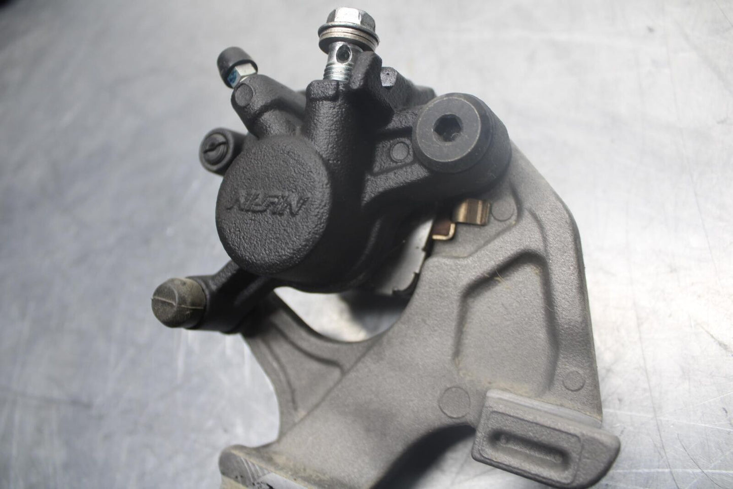 15-21 SUZUKI GSXR600 REAR BACK BRAKE CALIPER W MOUNT BRACKET BB460