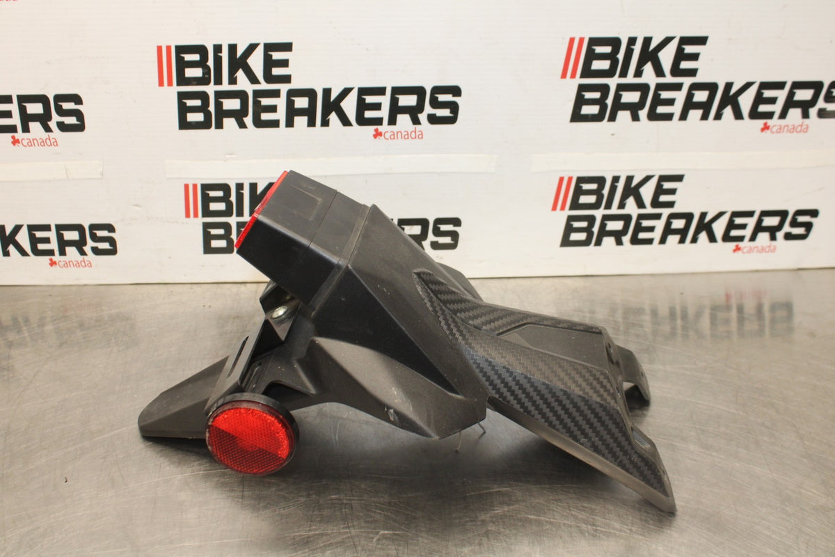 11-24 SUZUKI GSXR750 REAR BACK FENDER MUD GUARD BB630