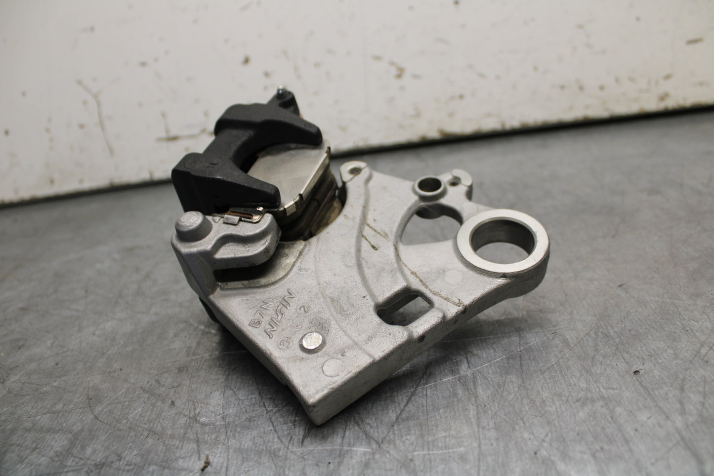 22-24 YAMAHA XSR900 REAR BACK BRAKE CALIPER W MOUNT BRACKET BB710