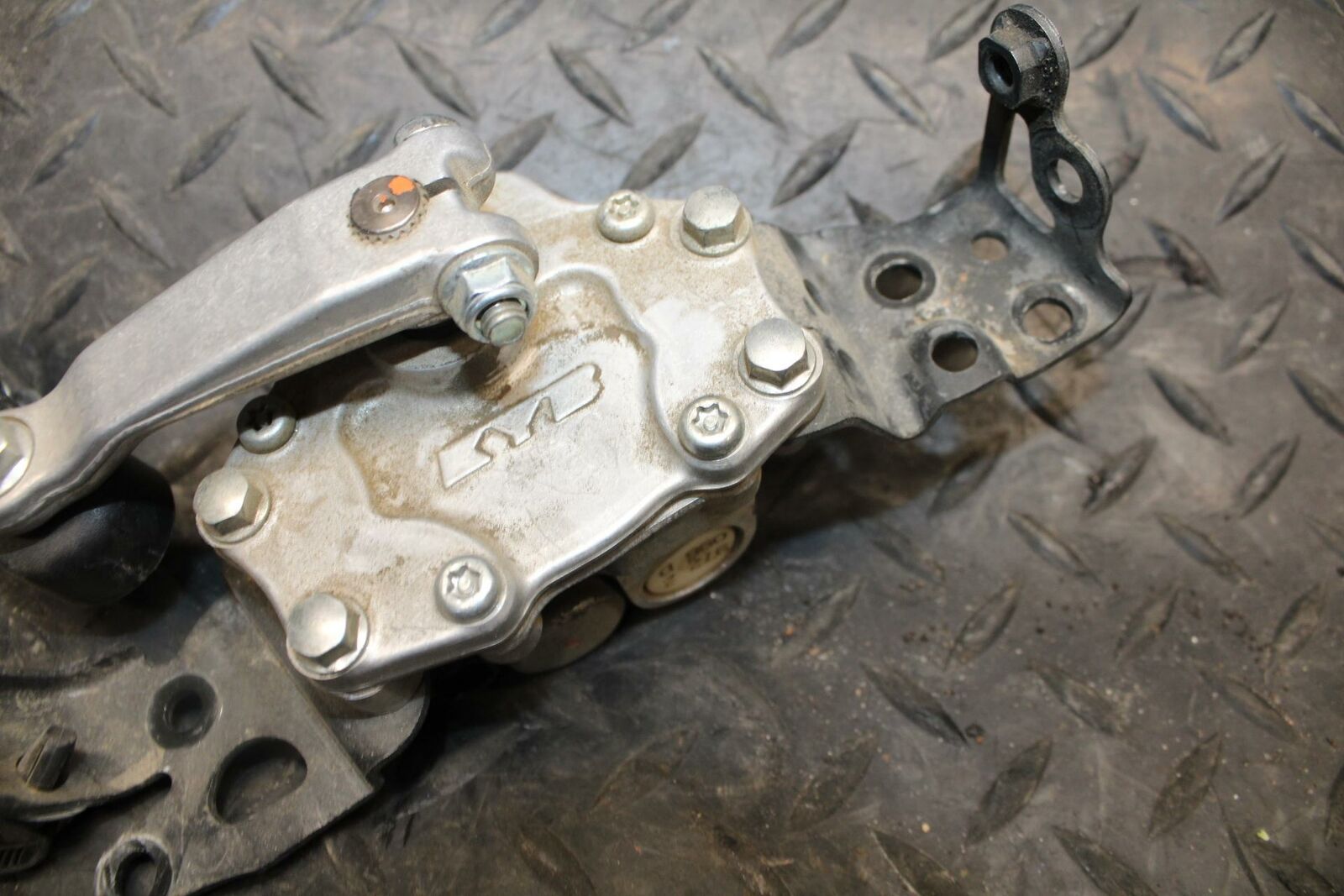 10-11 HONDA CBR1000RR STEERING DAMPER STABILIZER 53700-MFL-013 BB228