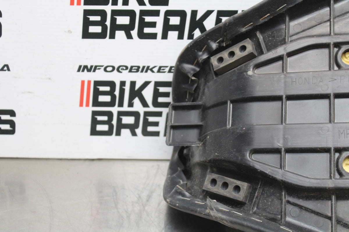 14 HONDA SHADOW 750 VT750C2B FRONT DRIVERS/ REAR SEAT BB867