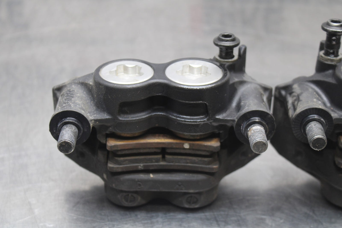 16 YAMAHA XSR900 RIGHT LEFT FRONT BRAKE CALIPER SET PAIR CALIPERS BB786