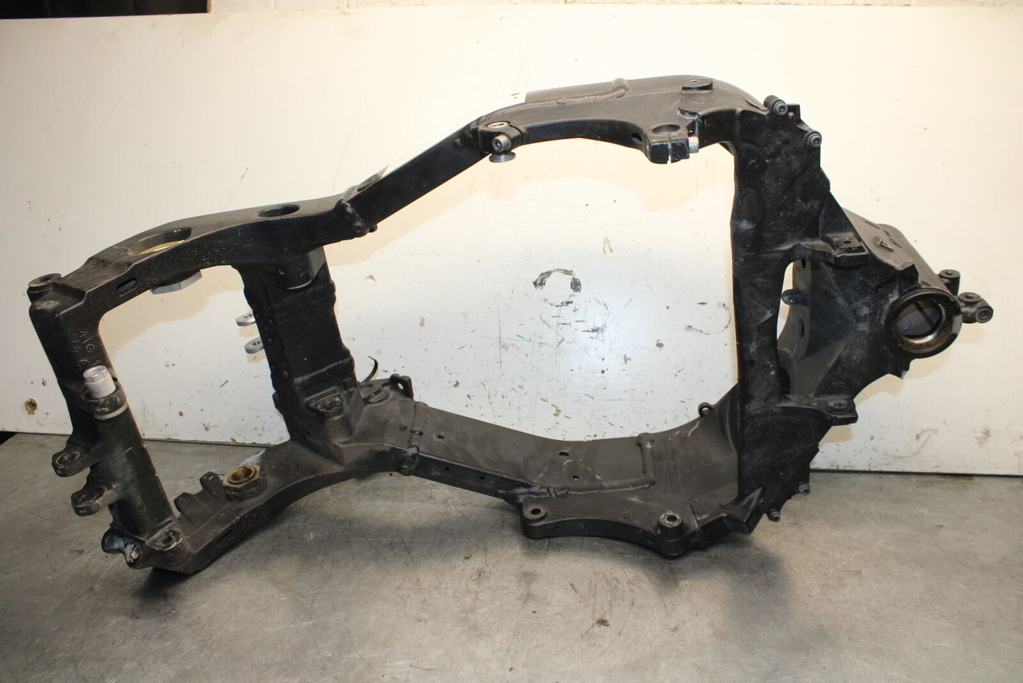 05-06 SUZUKI GSXR1000 FRAME CHASSIS BB677
