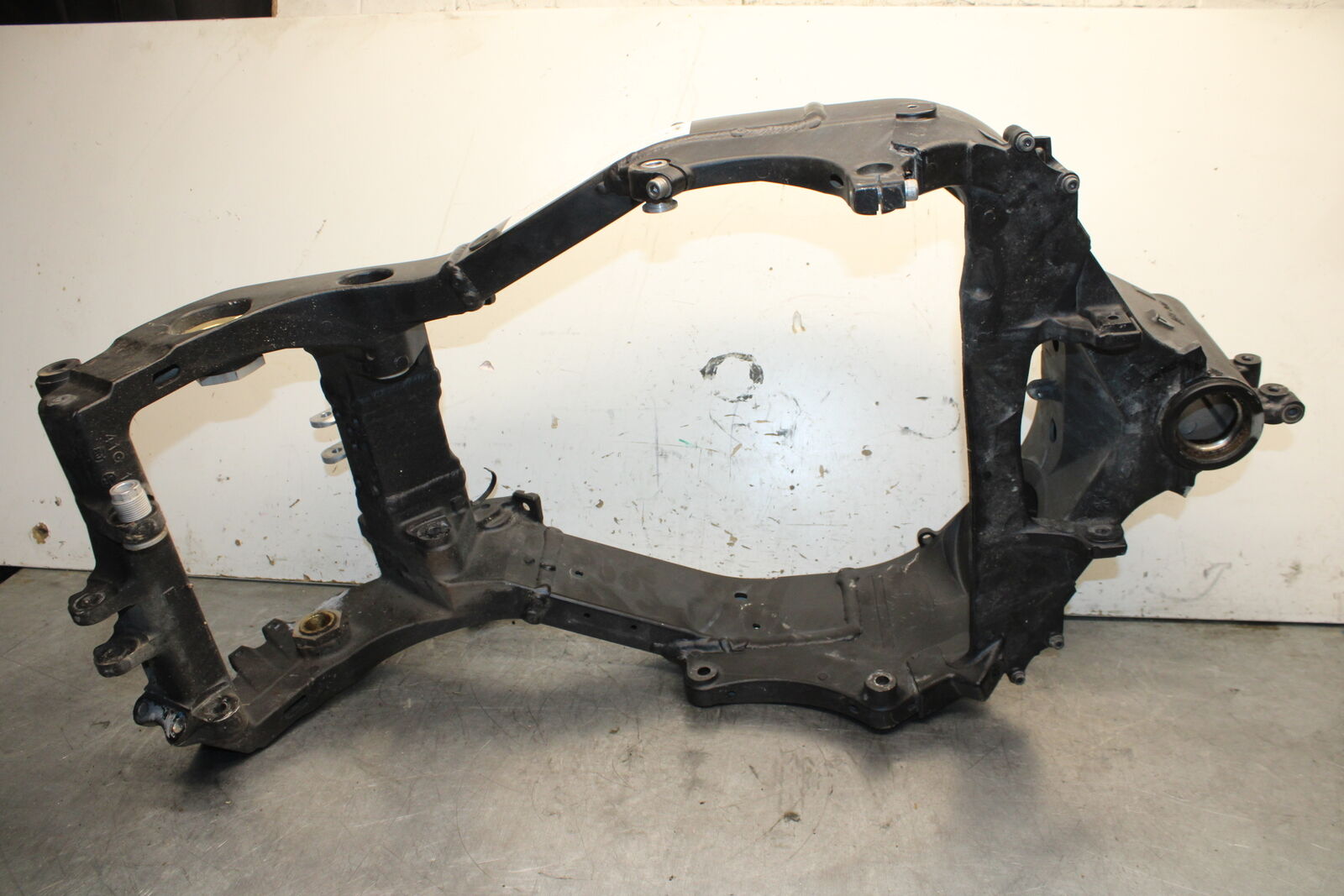 05-06 SUZUKI GSXR1000 FRAME CHASSIS BB677