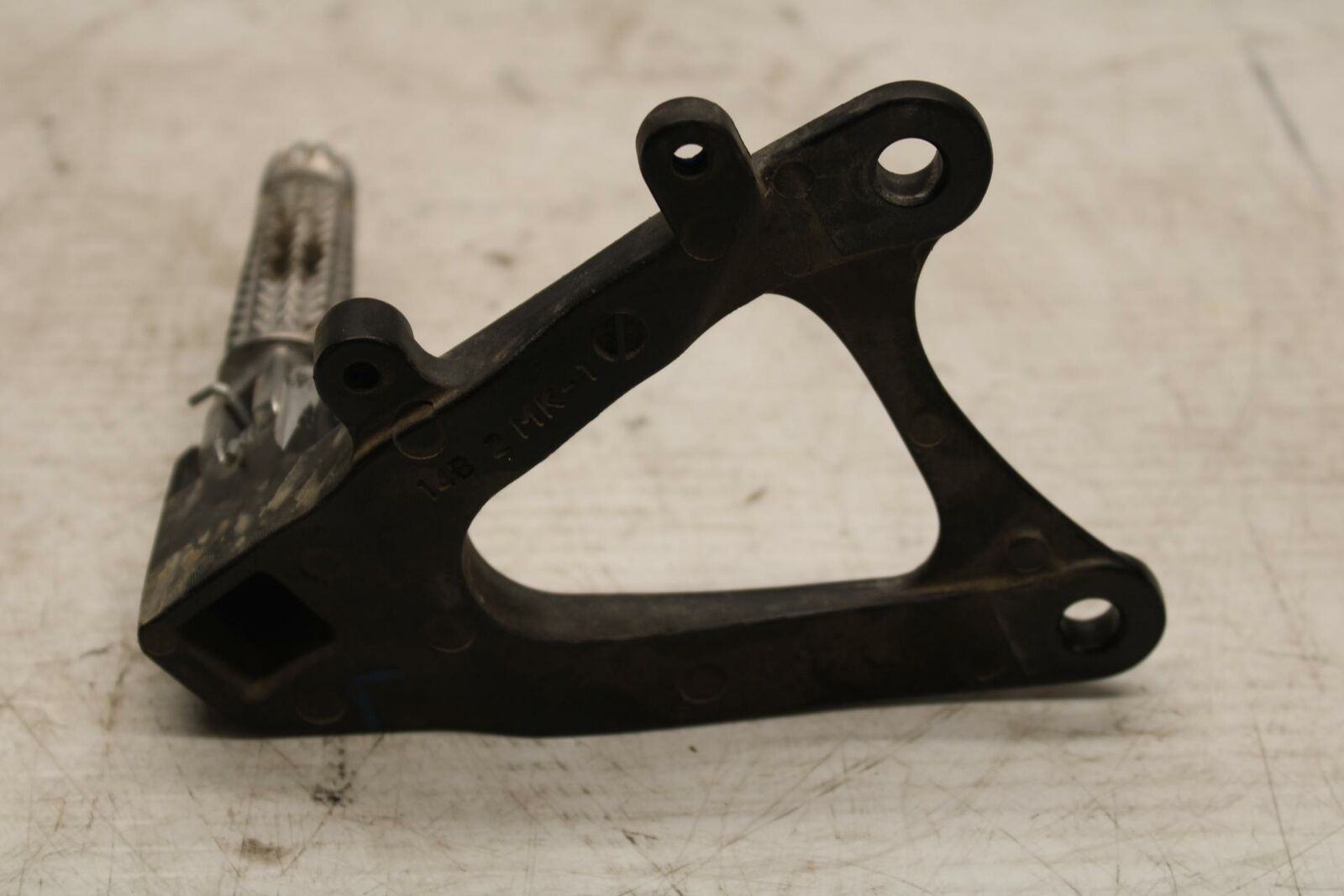 09-14 YAMAHA YZF R1 LEFT REARSET REAR SET DRIVER FOOT PEG REST STOP BB286