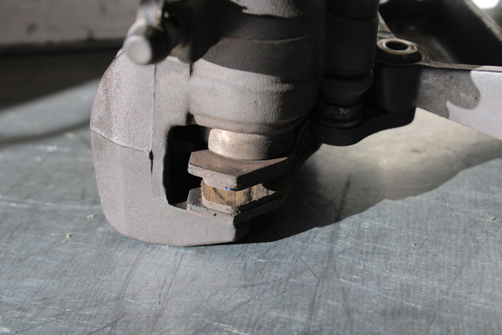 19-22 KAWASAKI Z400 REAR BACK BRAKE CALIPER W MOUNT BRACKET BB708