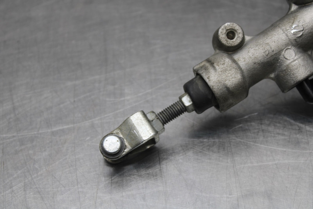 08-10 SUZUKI GSXR 600 REAR BACK BRAKE MASTER CYLINDER W RESERVOIR BB803