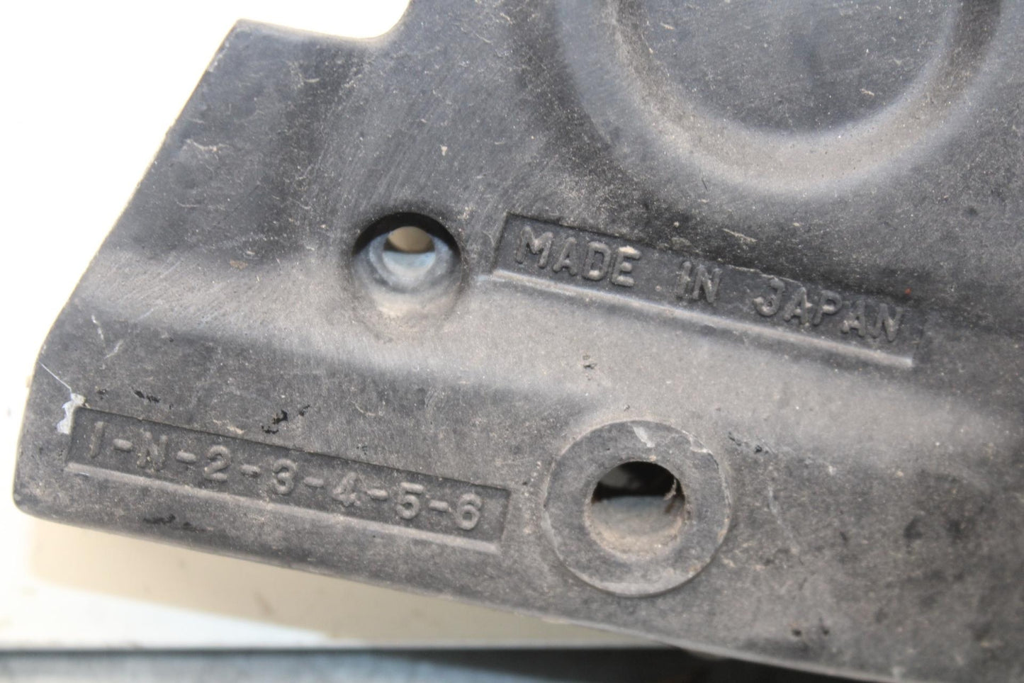 1988 Yamaha FZ600 ENGINE SPROCKET COVER BB601