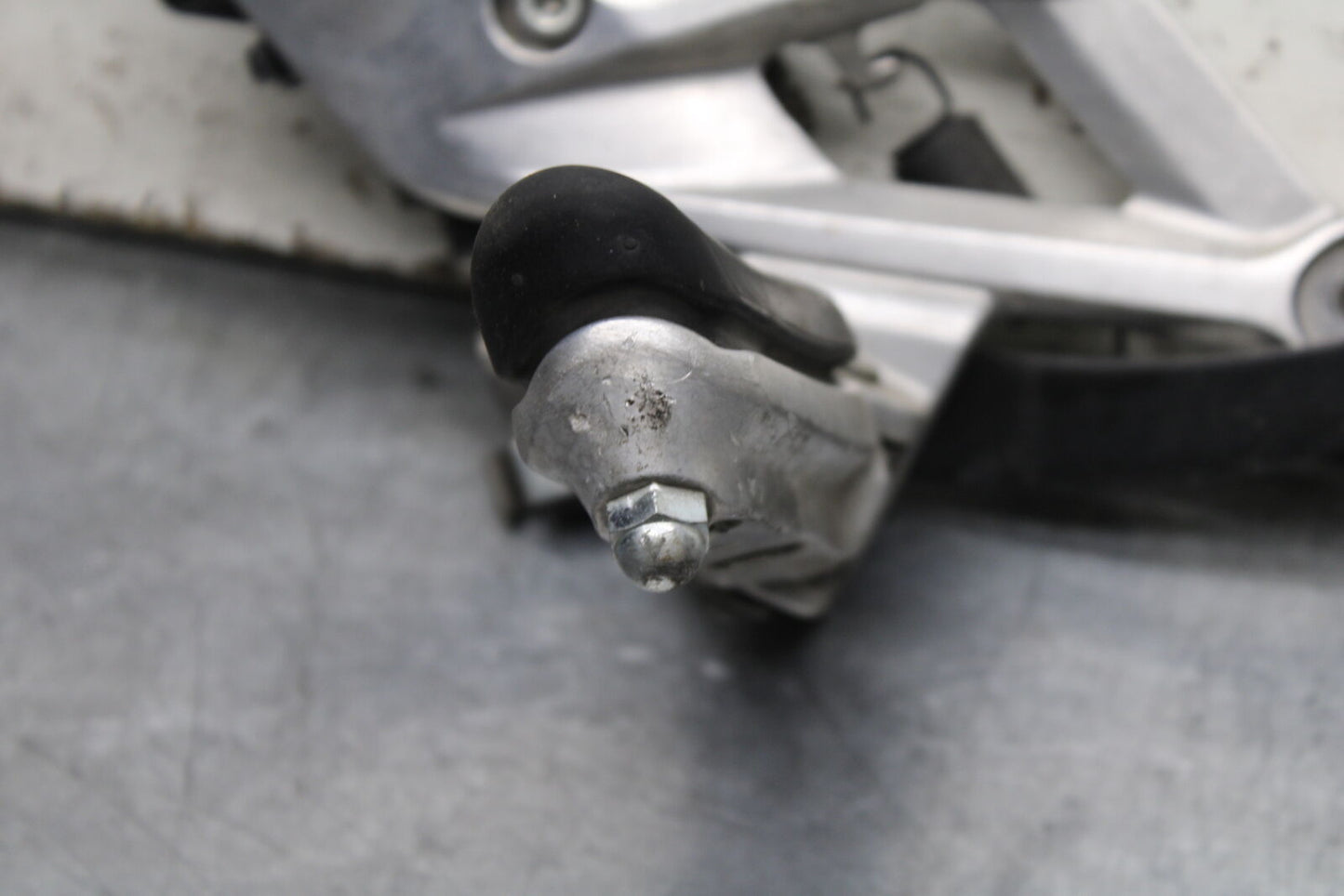 15-16 HONDA CB300F RIGHT REARSET REAR SET DRIVER FOOT PEG REST STOP BB740