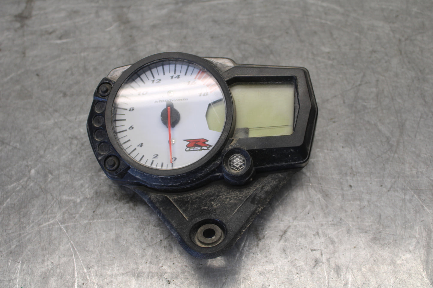 06-07 SUZUKI GSXR 600 SPEEDO TACH GAUGES CLUSTER SPEEDOMETER TACHOMETER BB694