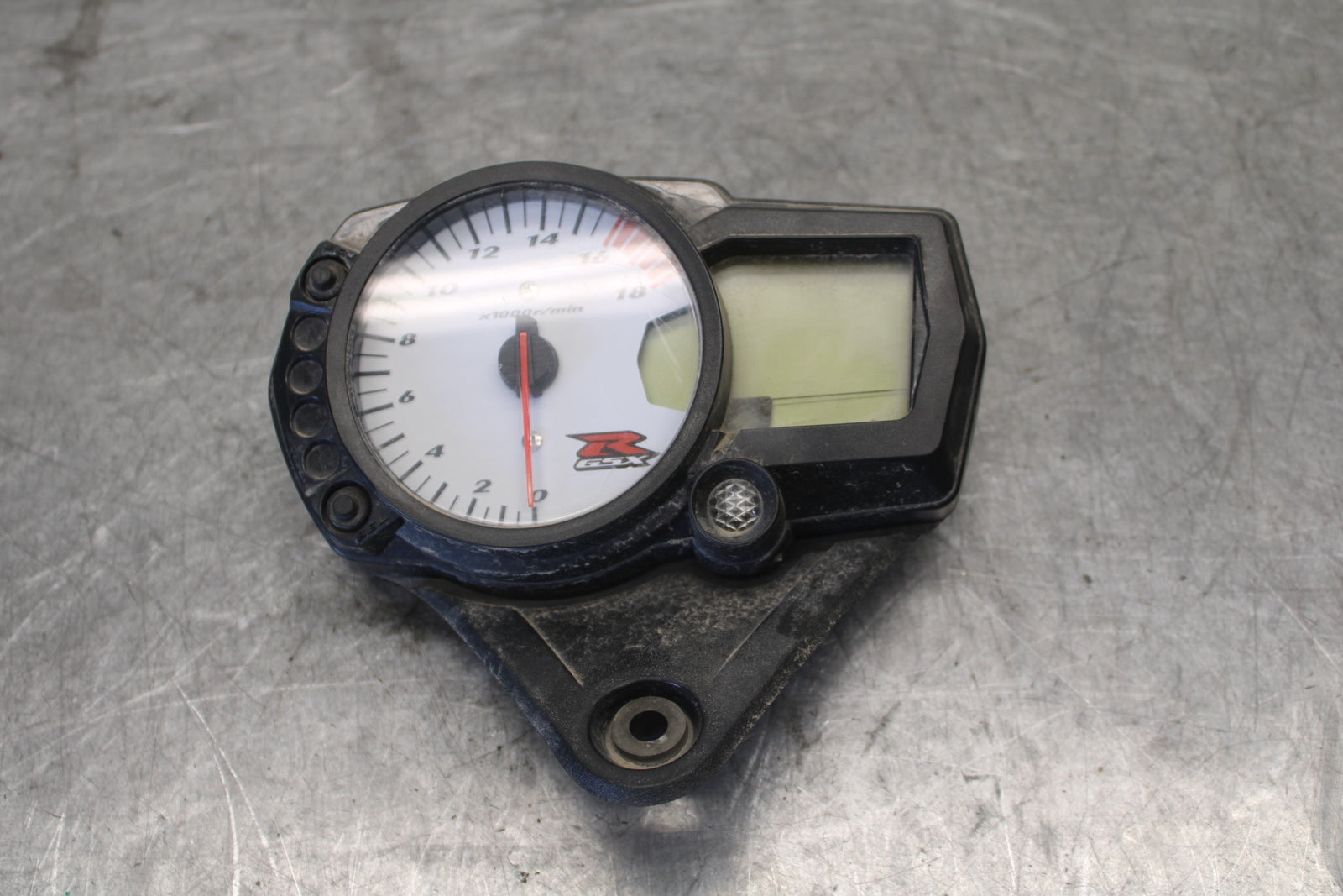 06-07 SUZUKI GSXR 600 SPEEDO TACH GAUGES CLUSTER SPEEDOMETER TACHOMETER BB694