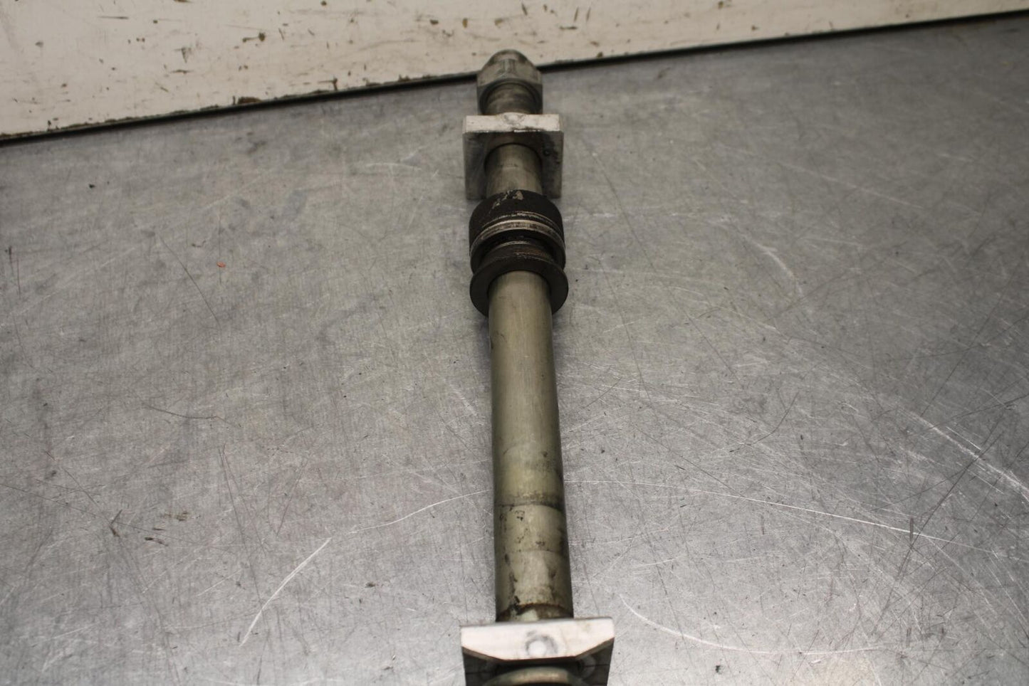 09-12 KAWASAKI NINJA ZX6R REAR AXLE WHEEL RIM PIVOT BOLT AXEL 41068-0613 BB640