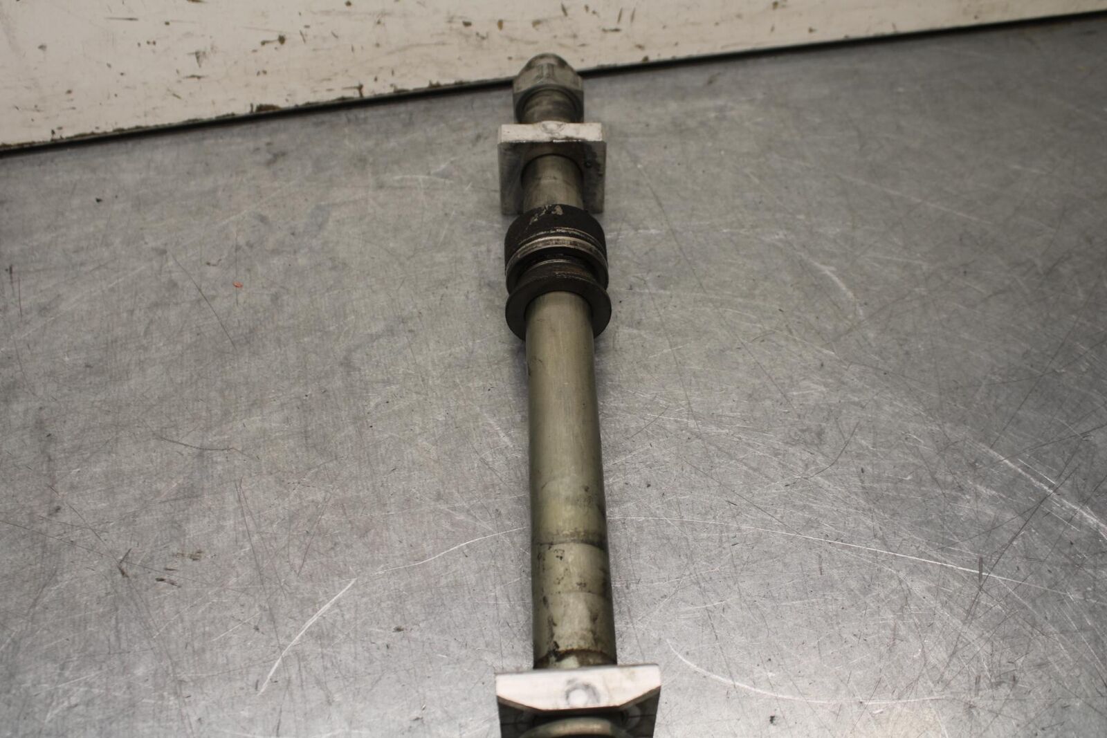 09-12 KAWASAKI NINJA ZX6R REAR AXLE WHEEL RIM PIVOT BOLT AXEL 41068-0613 BB640