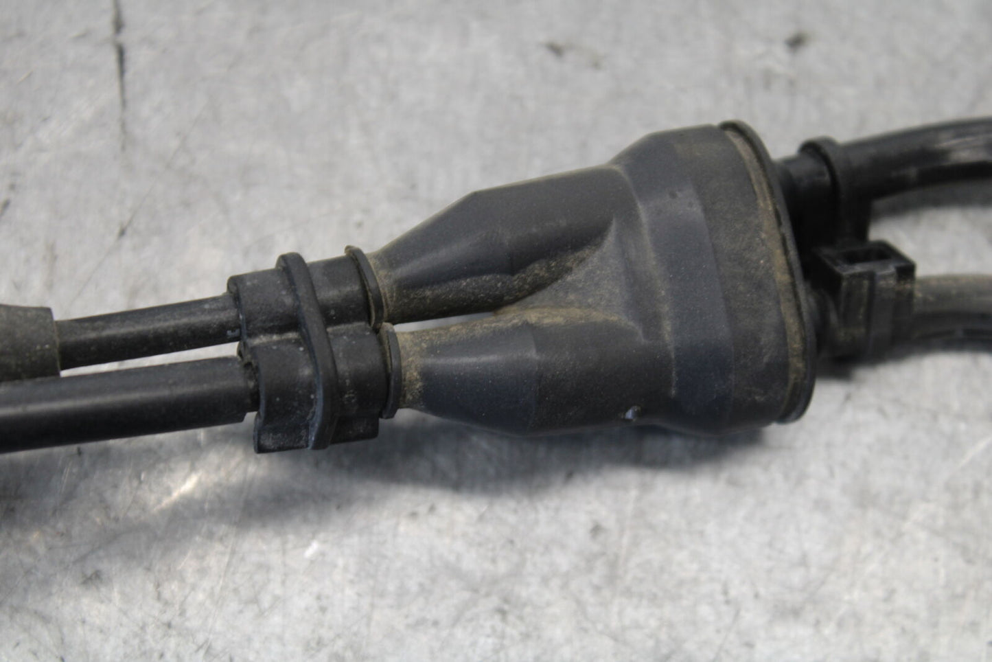 08-16 YAMAHA YZF R6 THROTTLE CABLES LINES 13S-26302-00-00 BB665