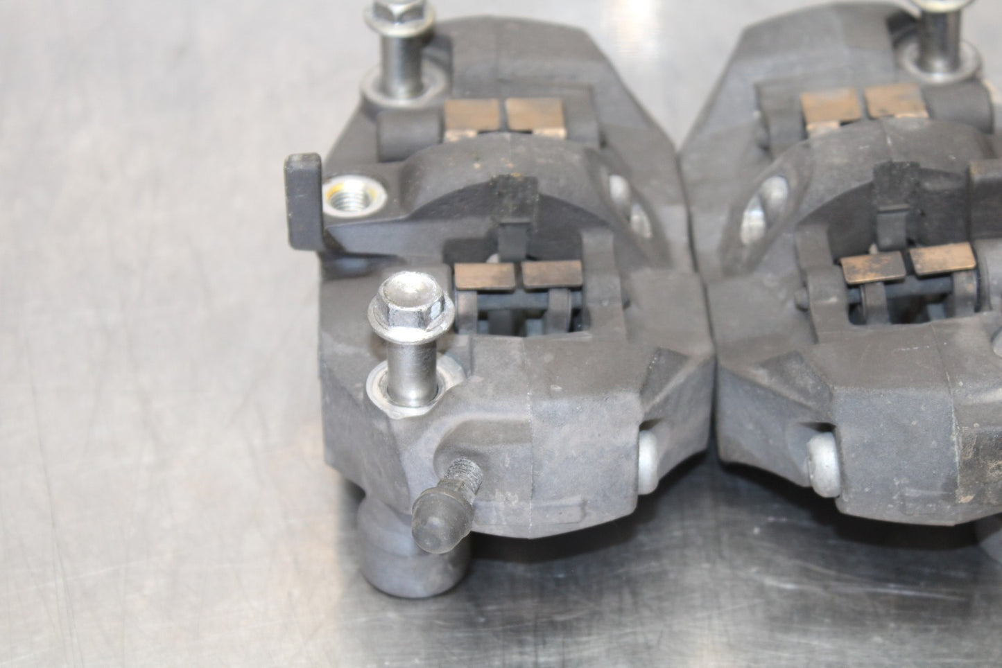 06-07 SUZUKI GSXR 600 RIGHT LEFT FRONT BRAKE CALIPER SET PAIR CALIPERS BB170