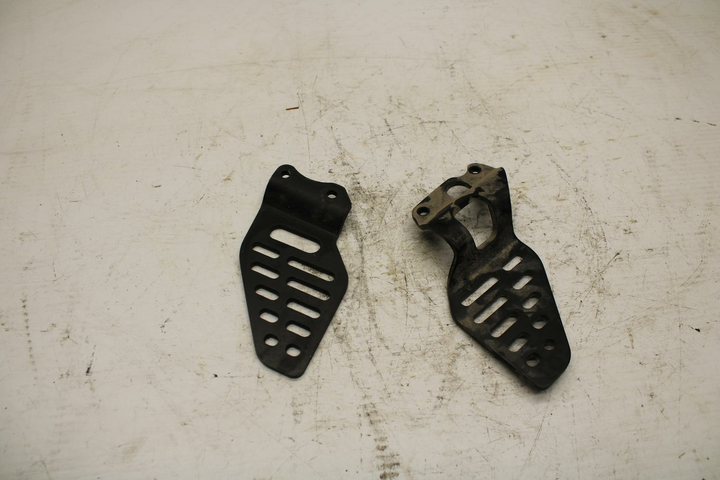 08-17 YAMAHA YZF R6 LEFT & RIGHT REARSET REAR SET HEEL GUARD COVER  BB354