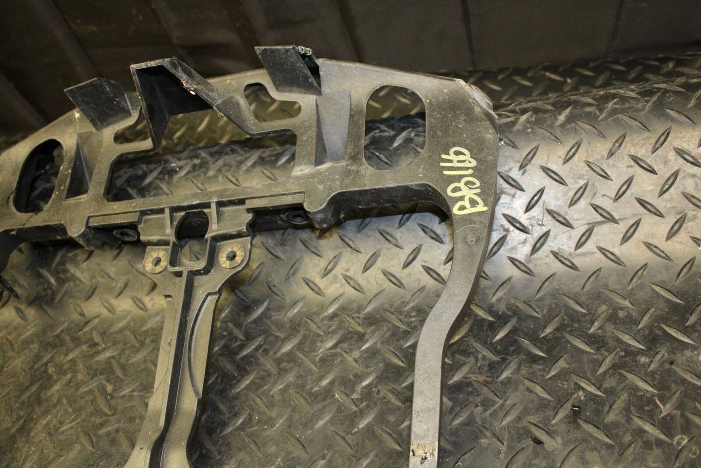 05-06 SUZUKI KATANA 750 GSX750F UPPER FAIRING MIRROR GAUGES STAY BRACKET bb166