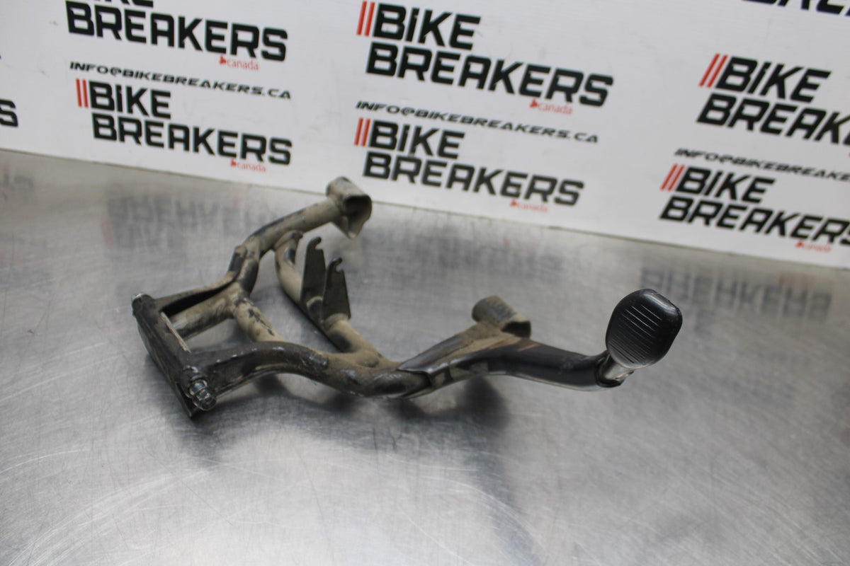 15 SUZUKI GW250F CENTER MAIN STAND BB789