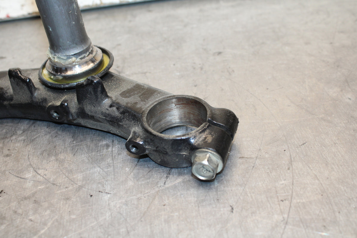 15-16 HONDA CB300F FRONT FORKS CLAMP LOWER TRIPLE TREE STEM BB740