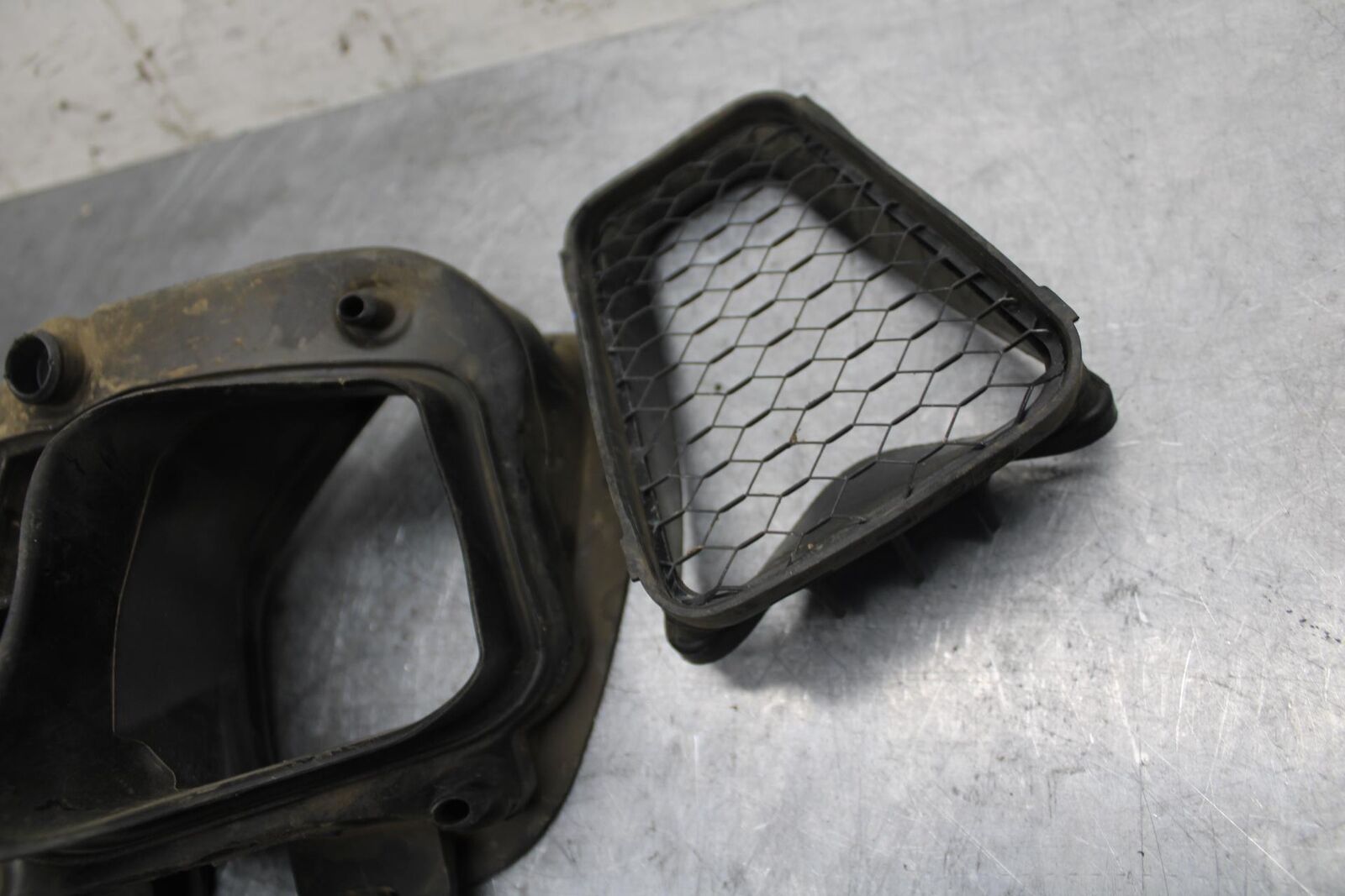 2007 Honda CBR600RR AIR INTAKE GRILL RUBBER DUCT BB42