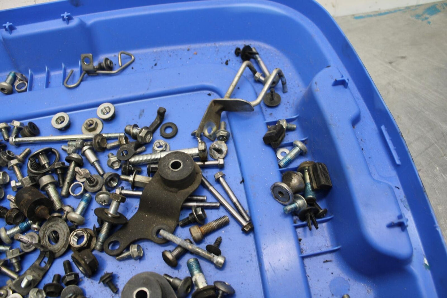 11-21 SUZUKI GSXR750 LEFTOVER MOUNTING BOLTS HARDWARE MOTOR SCREWS BB486