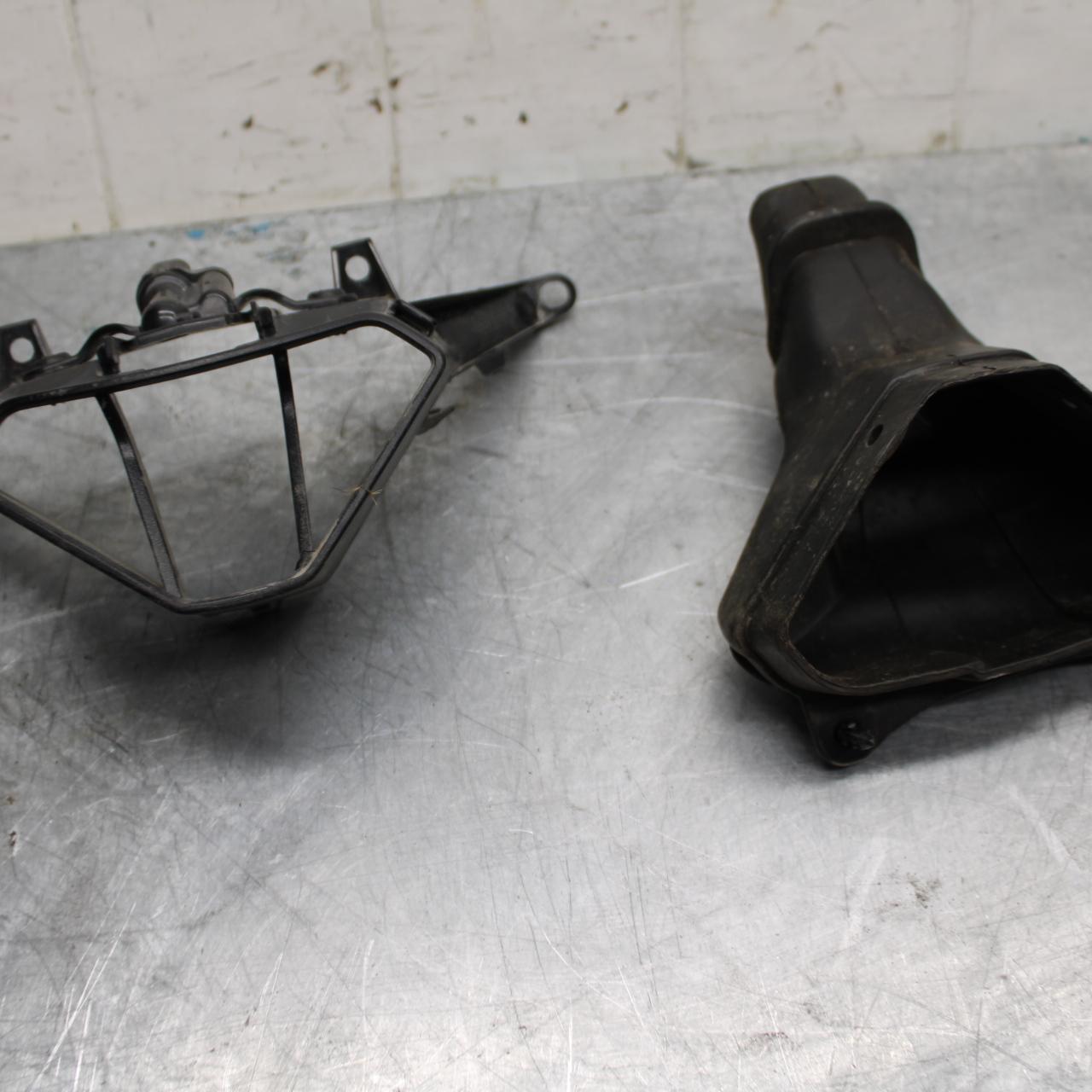 17-21 TRIUMPH STREET TRIPPLE R ABS AIR INTAKE GRILL bb452