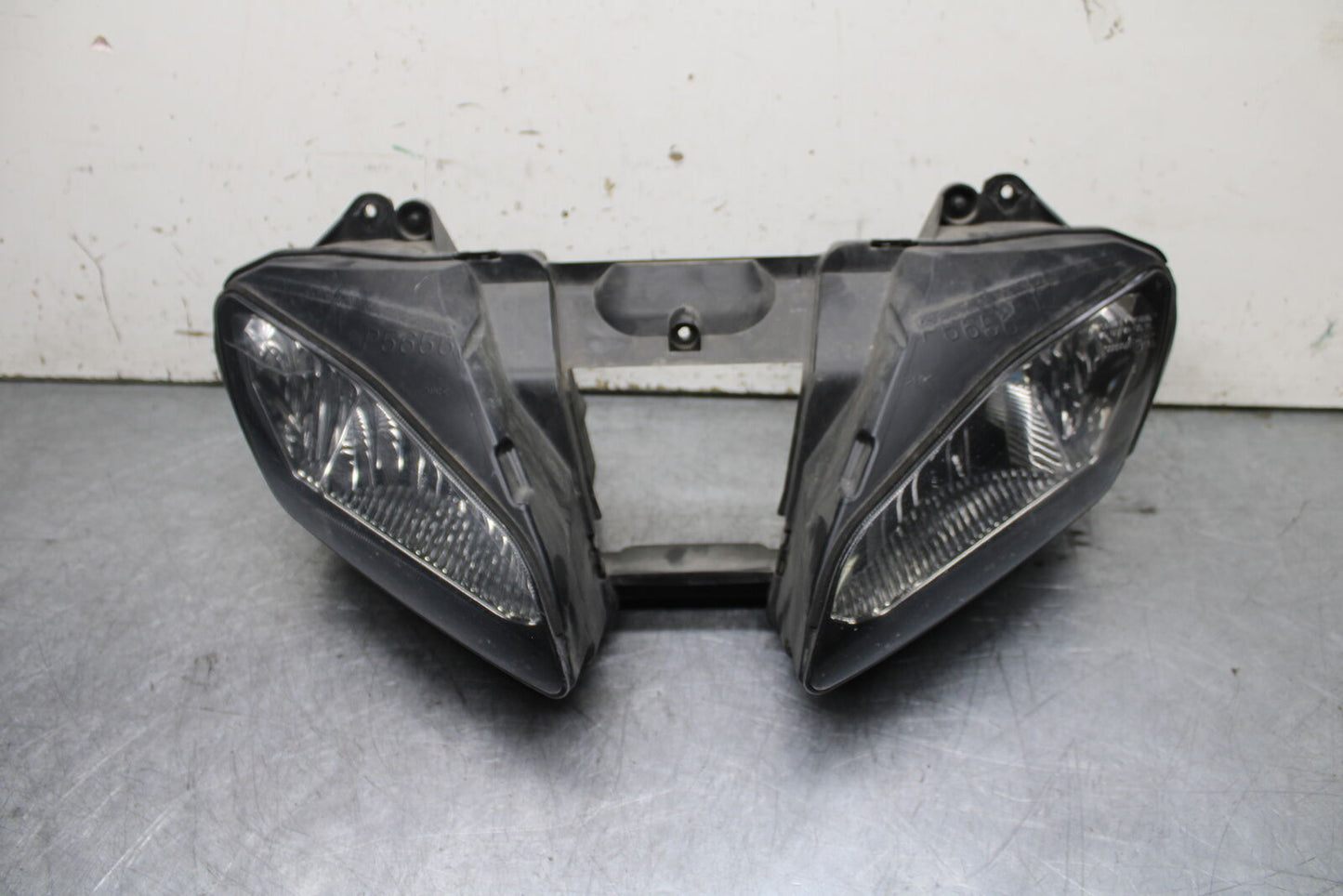 06 YAMAHA YZF R6 FRONT HEADLIGHT HEAD LIGHT LAMP BB716