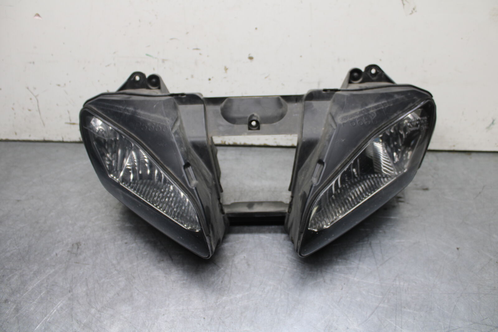 06 YAMAHA YZF R6 FRONT HEADLIGHT HEAD LIGHT LAMP BB716