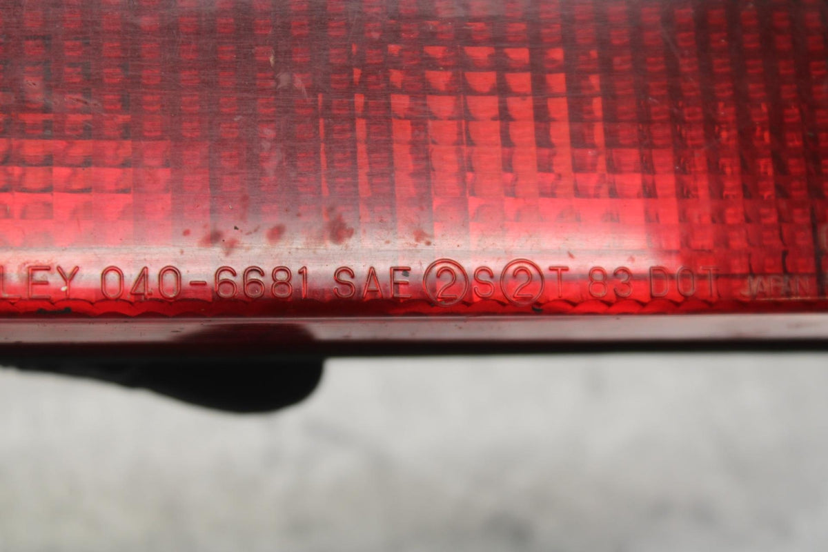 84-86 KAWASAKI GPZ900 REAR TAIL TAILLIGHT BACK BRAKE LIGHT BB84