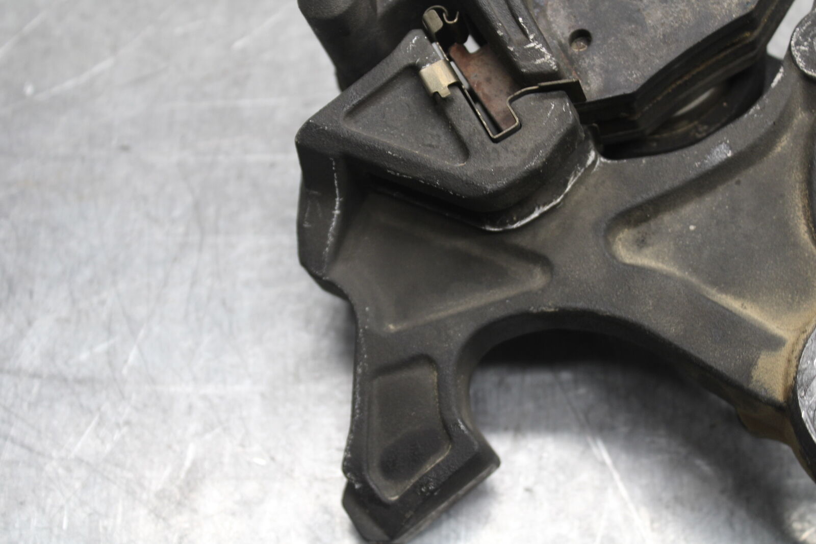 08-10 SUZUKI GSXR 600 REAR BACK BRAKE CALIPER W MOUNT BRACKET  BB721