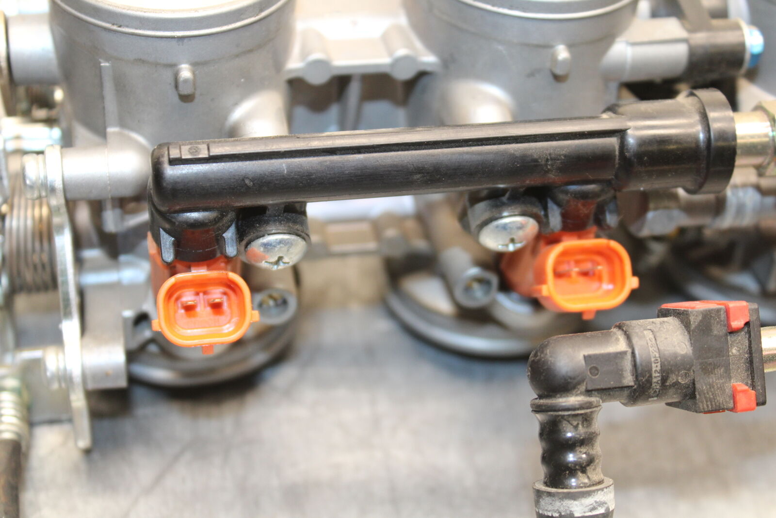 13-18 KAWASAKI NINJA ZX6R MAIN FUEL INJECTORS / THROTTLE BODIES BB682