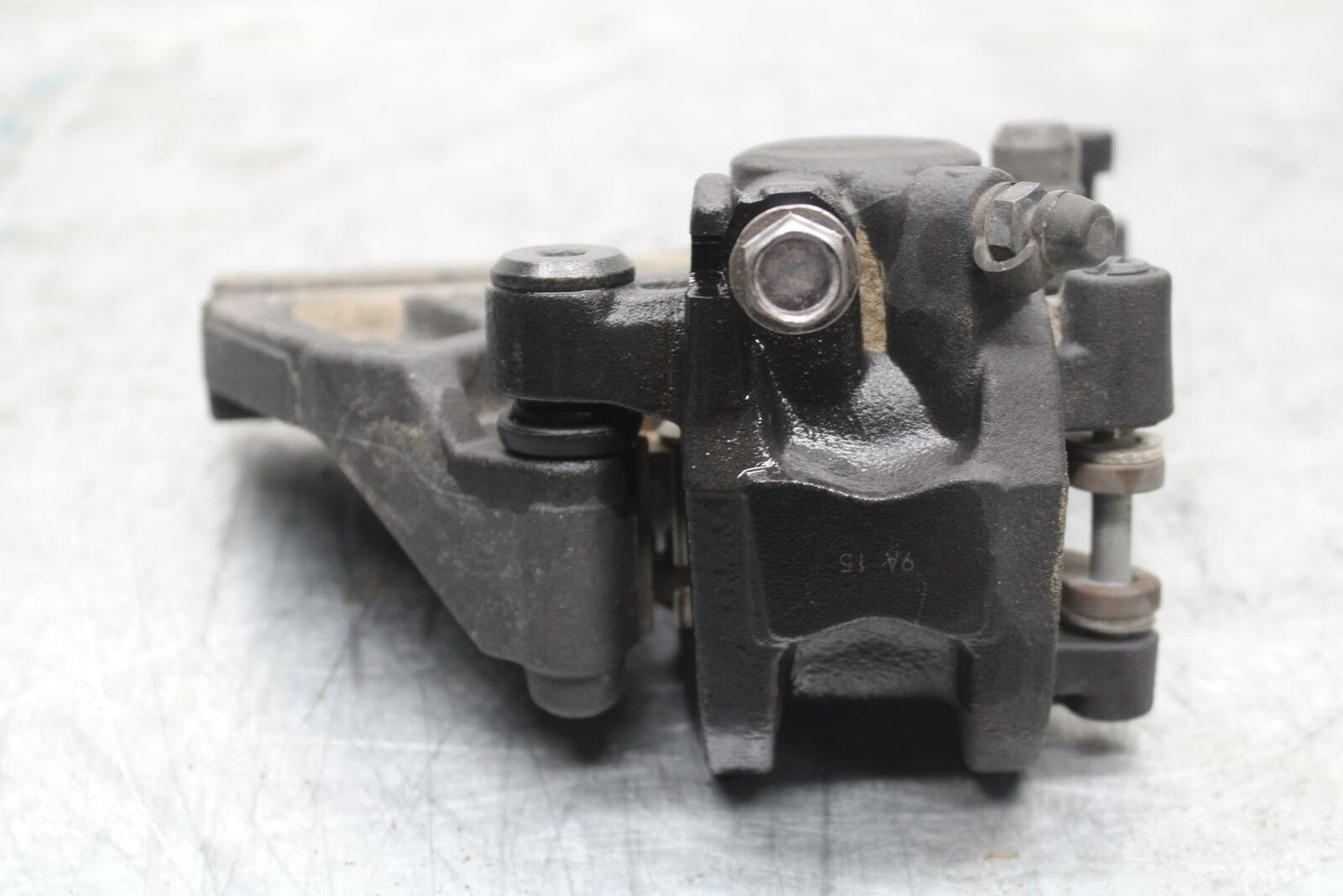 19-20 KAWASAKI NINJA ZX6R REAR BACK BRAKE CALIPER W MOUNT BRACKET BB419