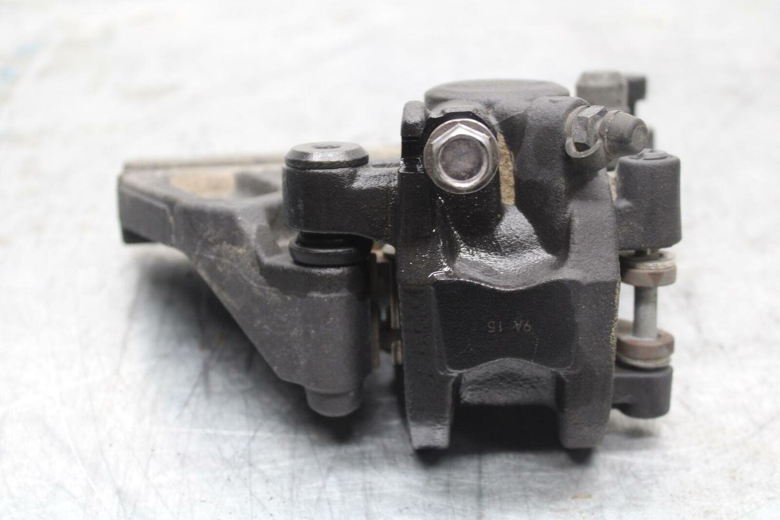 19-20 KAWASAKI NINJA ZX6R REAR BACK BRAKE CALIPER W MOUNT BRACKET BB419